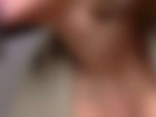 KylieLips's Live Sex Cam Show