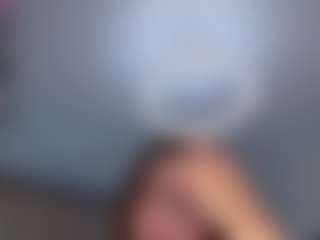 KylieLips's Live Sex Cam Show