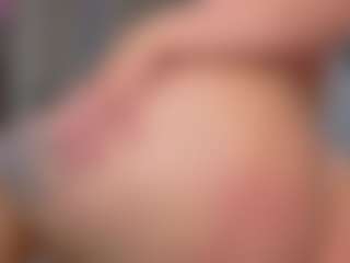 KylieLips's Live Sex Cam Show