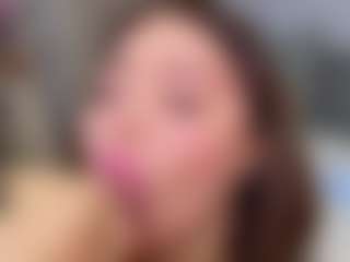 KylieLips's Live Sex Cam Show