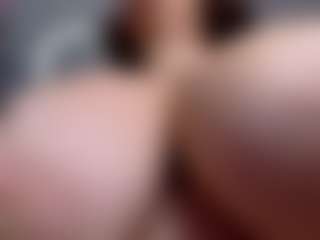 KylieLips's Live Sex Cam Show