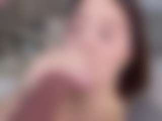 KylieLips's Live Sex Cam Show