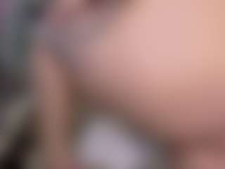 KylieLips's Live Sex Cam Show