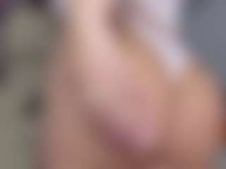 KylieLips's Live Sex Cam Show