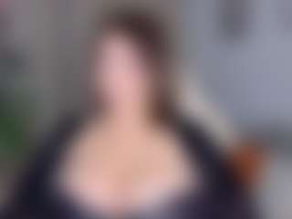 KylieLips's Live Sex Cam Show