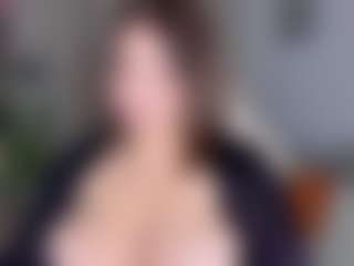 KylieLips's Live Sex Cam Show