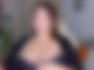 KylieLips's Live Sex Cam Show