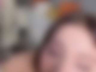 KylieLips's Live Sex Cam Show