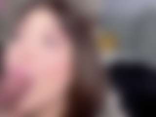 KylieLips's Live Sex Cam Show