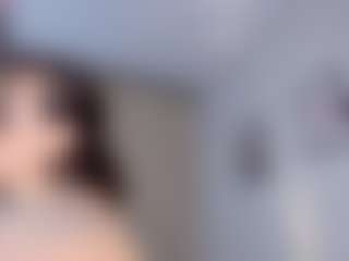 KylieLips's Live Sex Cam Show