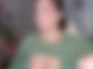 KylieLips's Live Sex Cam Show