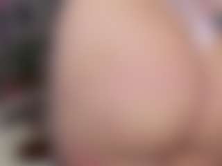 KylieLips's Live Sex Cam Show