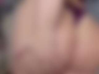 KylieLips's Live Sex Cam Show