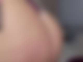 KylieLips's Live Sex Cam Show