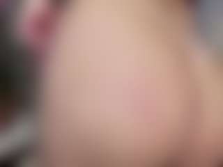 KylieLips's Live Sex Cam Show