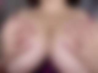 KylieLips's Live Sex Cam Show