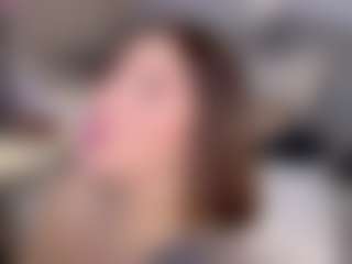 KylieLips's Live Sex Cam Show