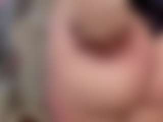 KylieLips's Live Sex Cam Show