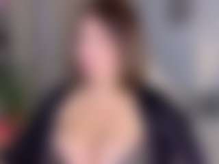 KylieLips's Live Sex Cam Show
