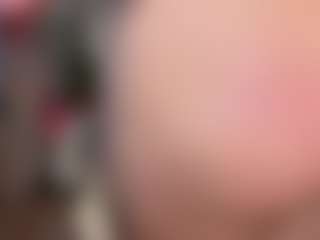 KylieLips's Live Sex Cam Show