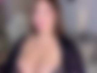 KylieLips's Live Sex Cam Show