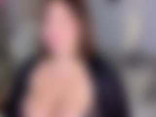 KylieLips's Live Sex Cam Show