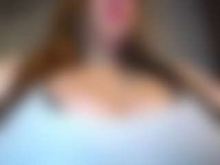 Live cam show with Penelope-titts - Nipple Piercings on StripNow