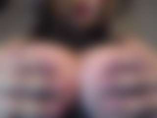 Live cam show with Penelope-titts - Brown Eyes on Dare Cams