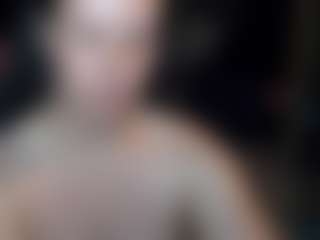 Live cam show with 18andHorny - Bedroom MILF on Big Tits