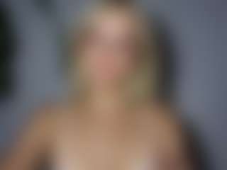 Live cam show with LexieBlonde - Blonde Hair Petite on livesexfox.com