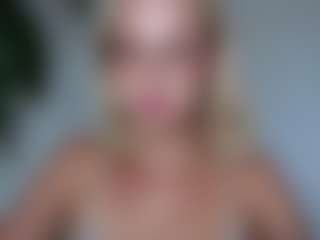 Live cam show with LexieBlonde - Living Room on livesuperchat.net