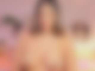 Live cam show with Anneee - Curvy on TeamSkeetLive