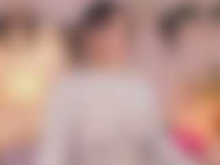 Live cam show with Anneee - Curvy on CamClone