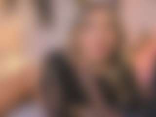 Live cam show with Anneee - Shaved Pussy on Fling VIP Chat