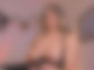 Live cam show with Anneee - Hairy Armpits on Camsoda