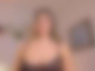 Live cam show with Anneee - Tittyfuck on Camsoda