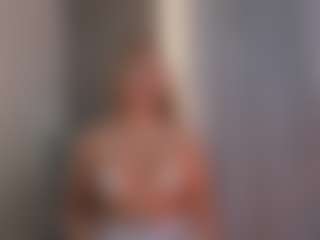 Live cam show with Caroline Grace - Blonde Hair on SpunkLive