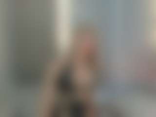 Live cam show with Caroline Grace - Upskirt on SinfulBabes