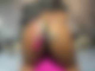 Live cam show with Niyirey - Black Shaved Pussy on Camsoda