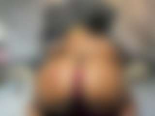 Live cam show with Niyirey - Ebony Small Tits on StripNow