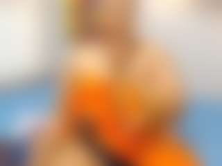 Spettacolo in cam dal vivo con AMAZING-SHAZZ - Ebony Big Tits su Camsoda