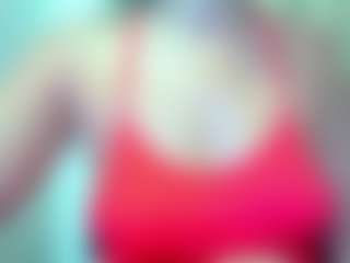 Celestee-pretty MILF webcam performer live streaming