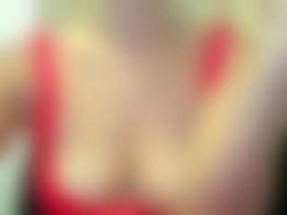 Celestee-pretty MILF webcam performer live streaming