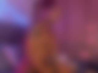 Live cam show with Taylor-West - Ebony Petite on Dare Cams