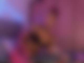 Live cam show with Taylor-West - Ebony Petite on Gym Cam Girls
