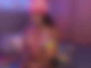 Live cam show with Taylor-West - Ebony Petite on SpunkLive
