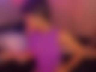 Live cam show with Taylor-West - Ebony Petite on Hubzter Live