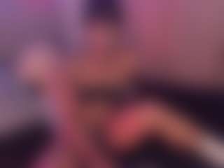 Live cam show with Taylor-West - Ebony Petite on SxyPornLive