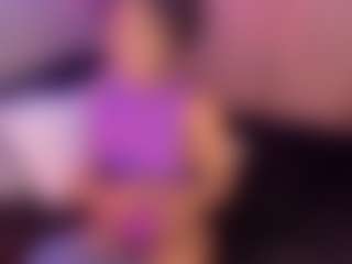 Live cam show with Taylor-West - Petite on Camsoda