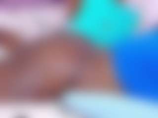 Live cam show with Jannaday - Public MILF on googirlz
